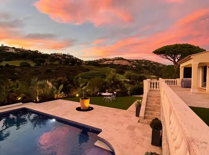 Avec Piscine Sur Le Golf Villa